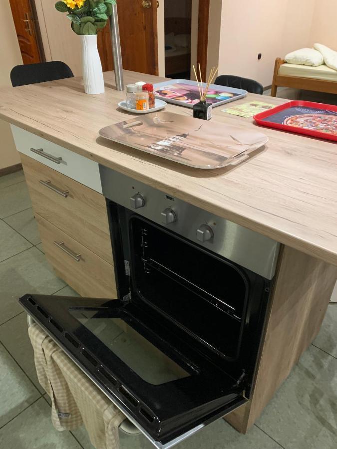 Deli Terasz B Apartman Free Parking, Self-Check-In Anytime Gyor Luaran gambar