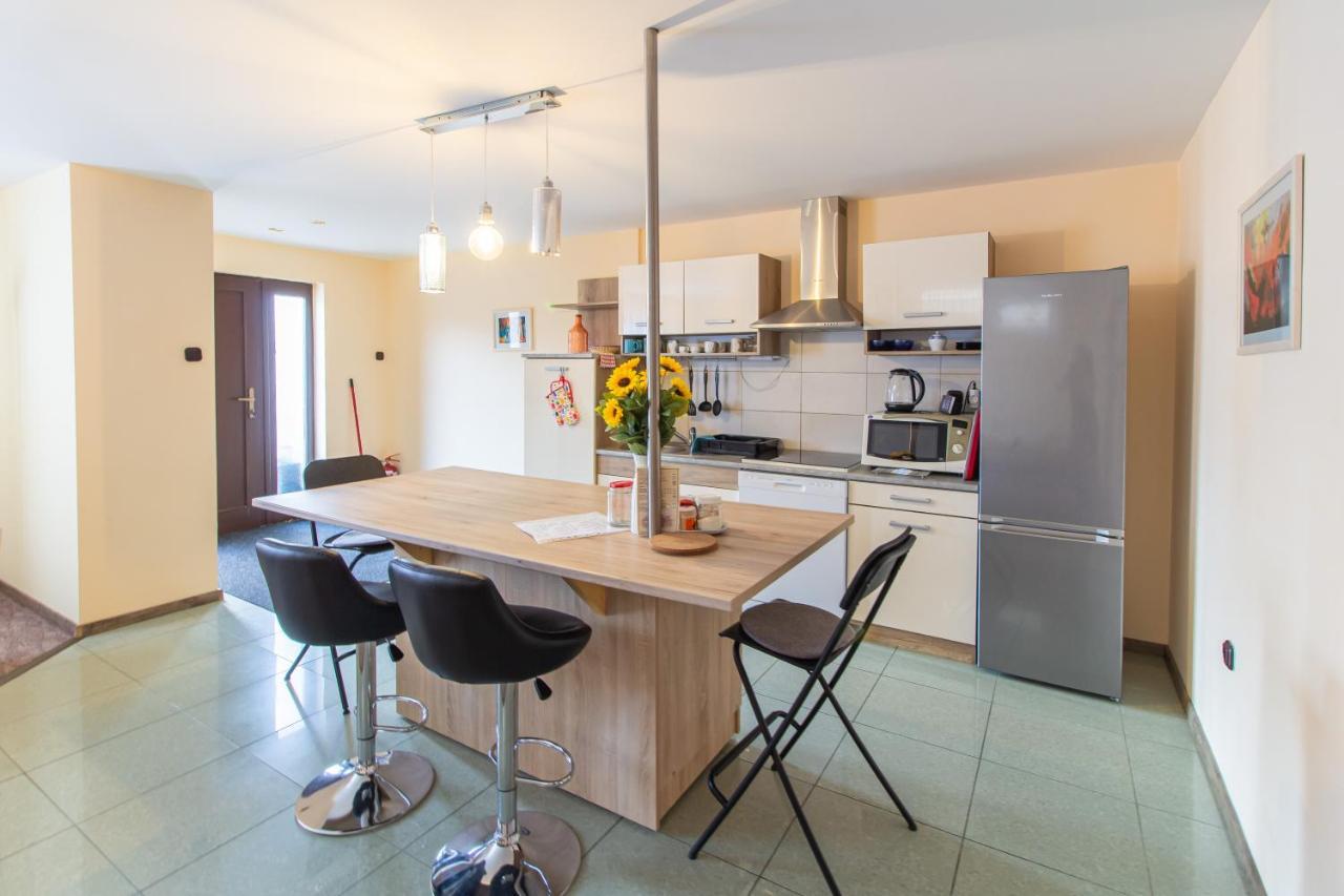 Deli Terasz B Apartman Free Parking, Self-Check-In Anytime Gyor Luaran gambar