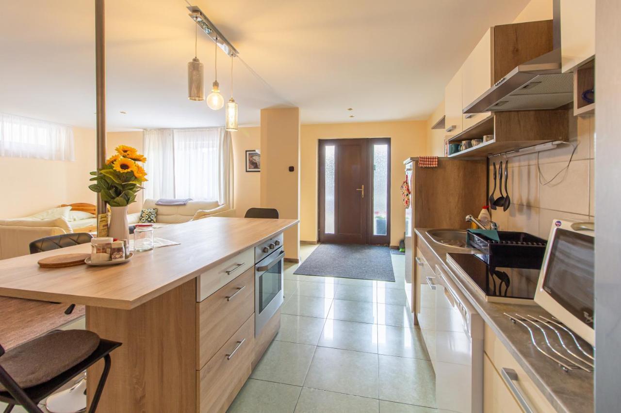Deli Terasz B Apartman Free Parking, Self-Check-In Anytime Gyor Luaran gambar